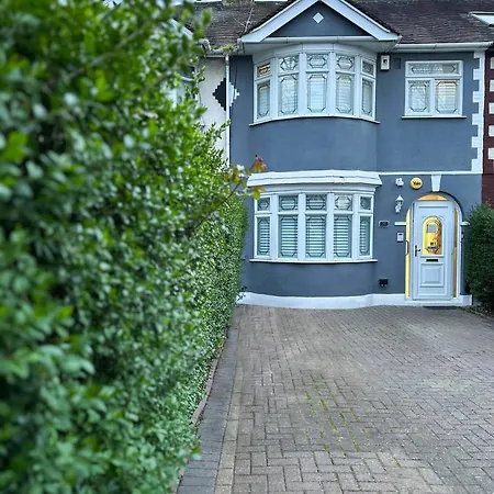 Cosy Contemporary Apartment - Brimsdown, Enfield Exterior photo