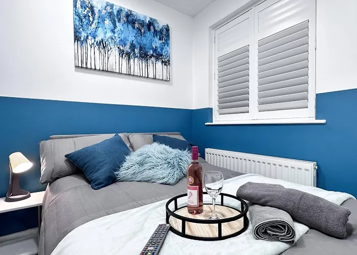 Cosy Contemporary Apartment - Brimsdown, Enfield