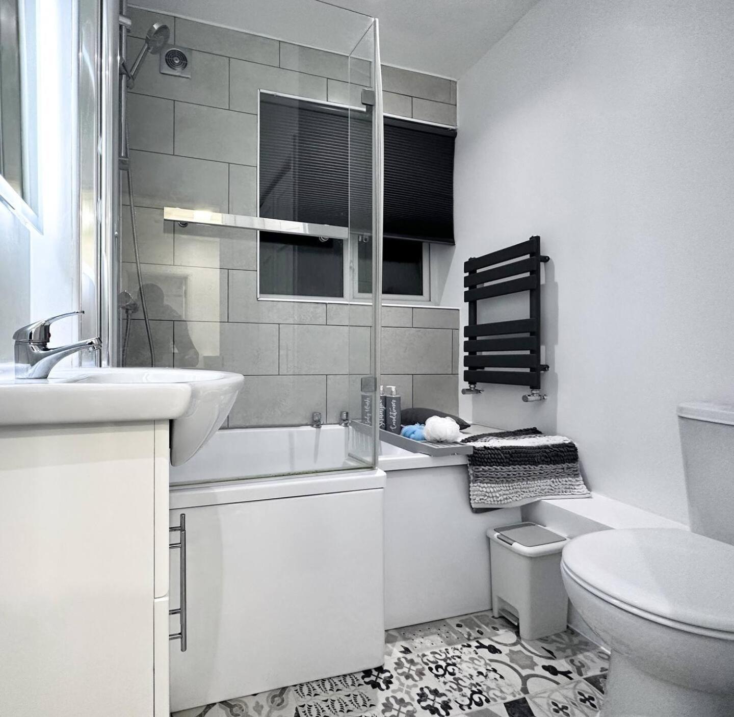 Cosy Contemporary - Brimsdown,