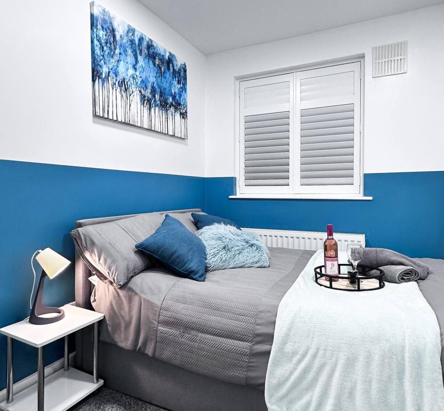 Cosy Contemporary - Brimsdown, Apartment *