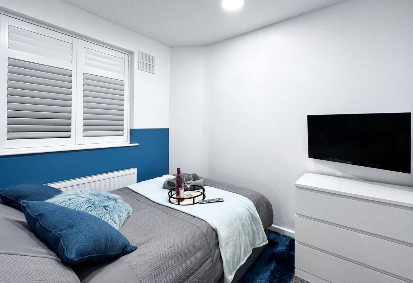 Cosy Contemporary - Brimsdown, *