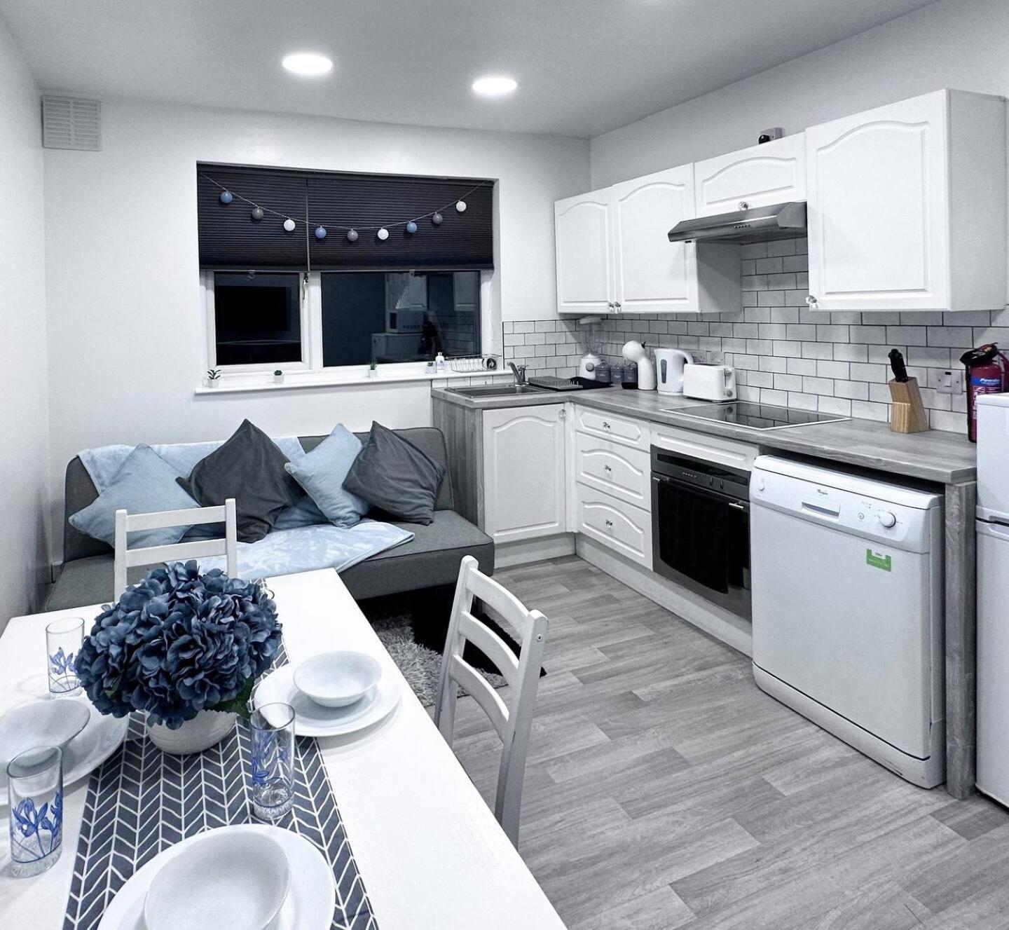 Cosy Contemporary - Brimsdown, * Enfield