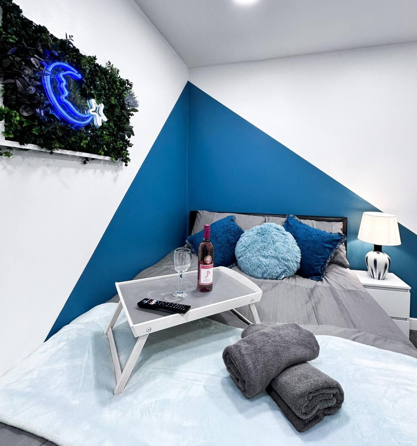 Cosy Contemporary - Brimsdown,