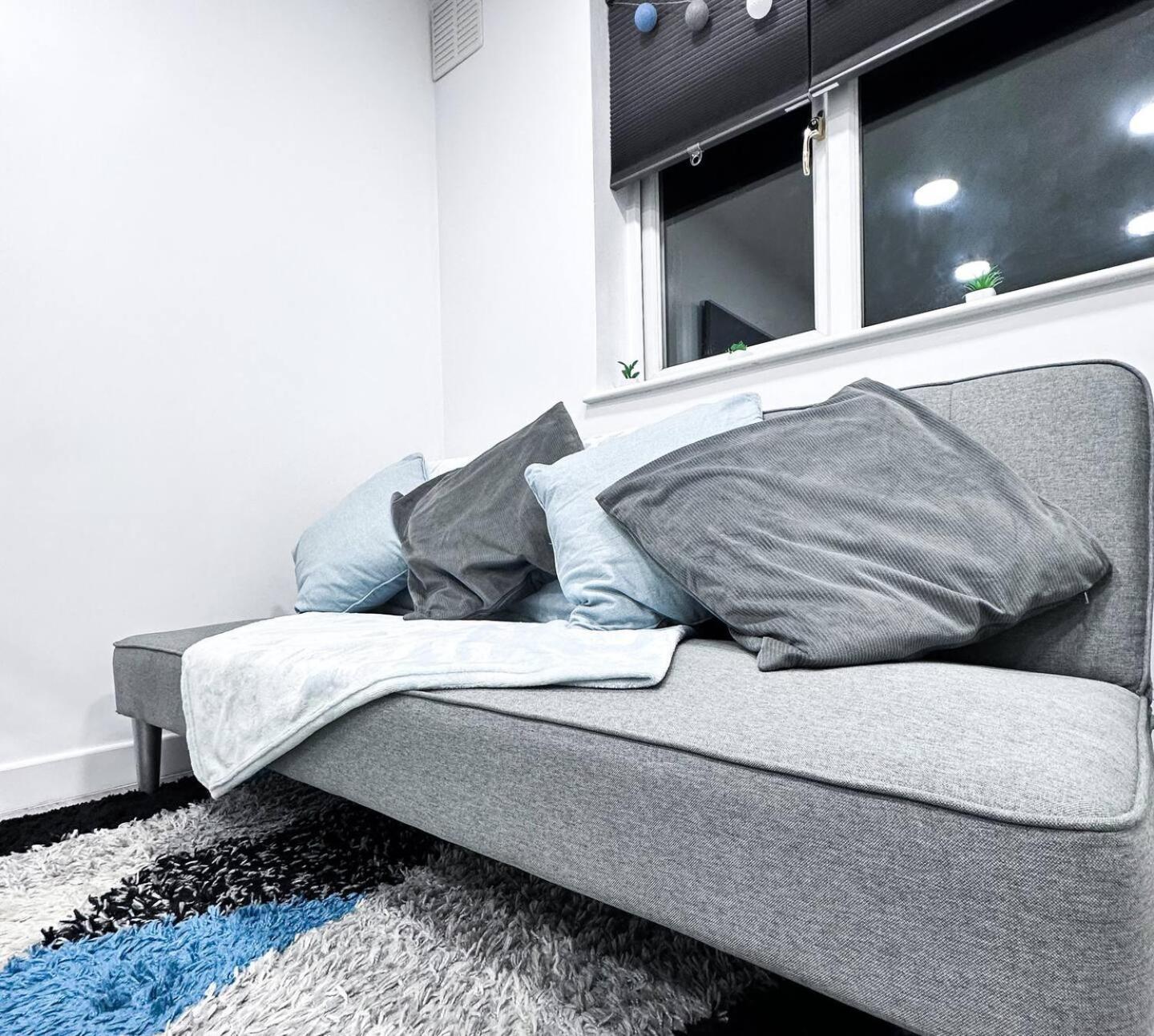 Cosy Contemporary - Brimsdown, Apartment