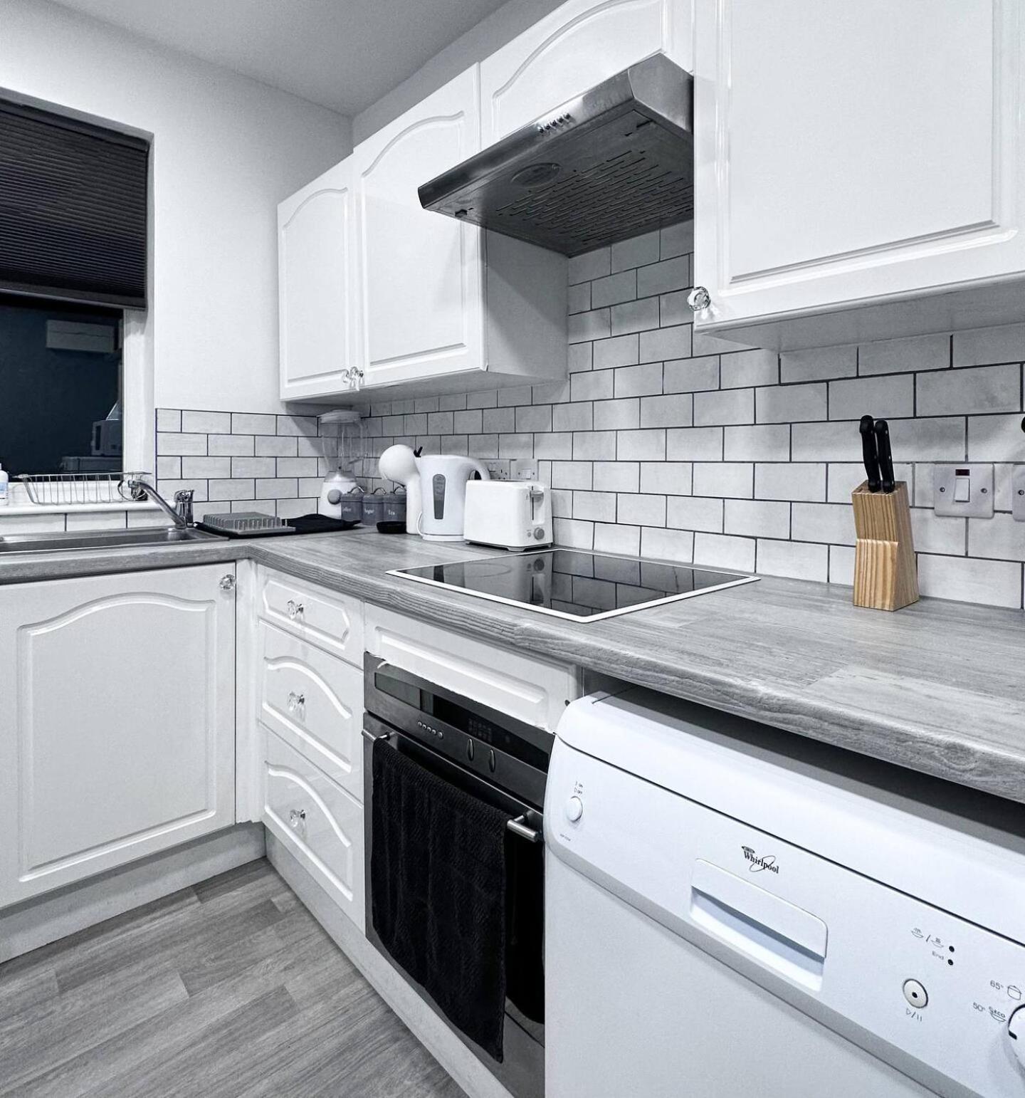 Cosy Contemporary - Brimsdown,