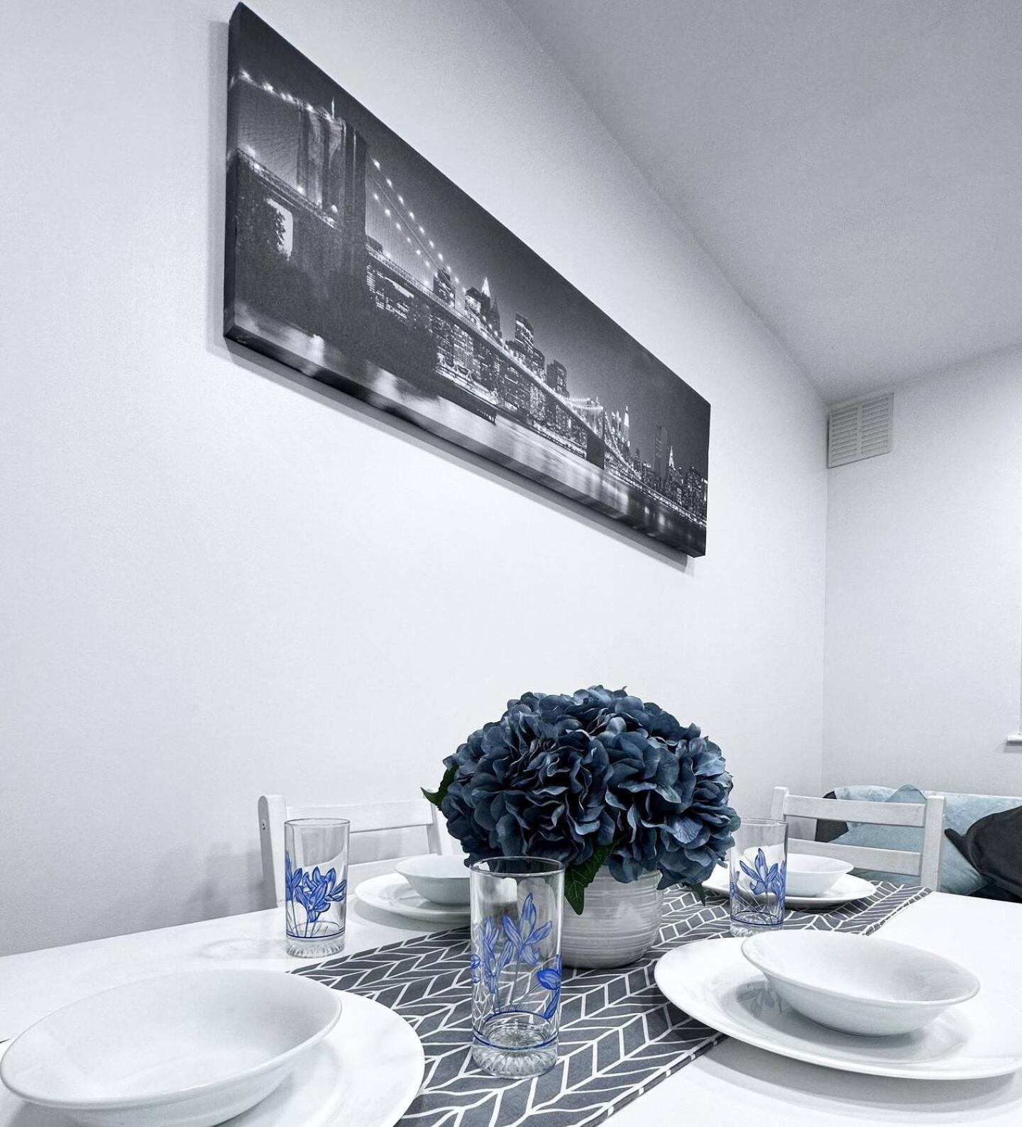 Cosy Contemporary - Brimsdown, Apartment